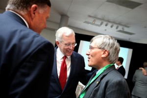 Pres. Eyring e Papa Francisco São Parte de Livro Inter-Religioso