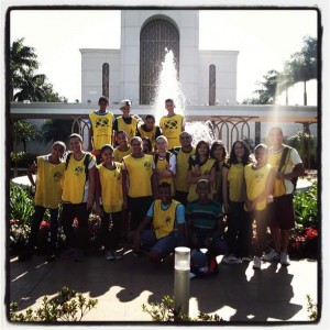 Jovens de Osasco caminham por 15 KM até o Templo