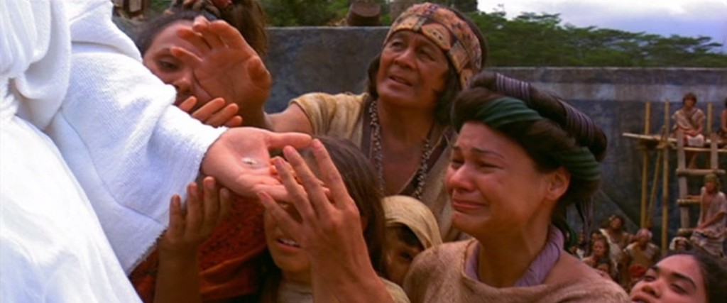 lamanitas/nefitas tocando as marcas de Jesus Cristo após sua visita às Américas