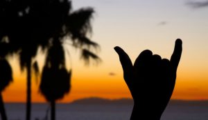 Hang loose: um sinal criado por um mórmon do Havaí