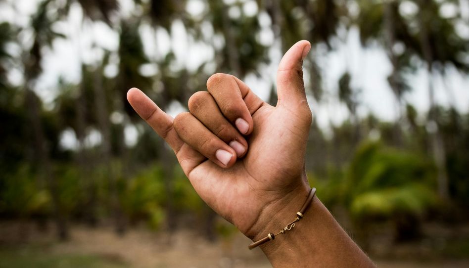 Hang loose: um sinal criado por um Santo dos Últimos Dias do Havaí