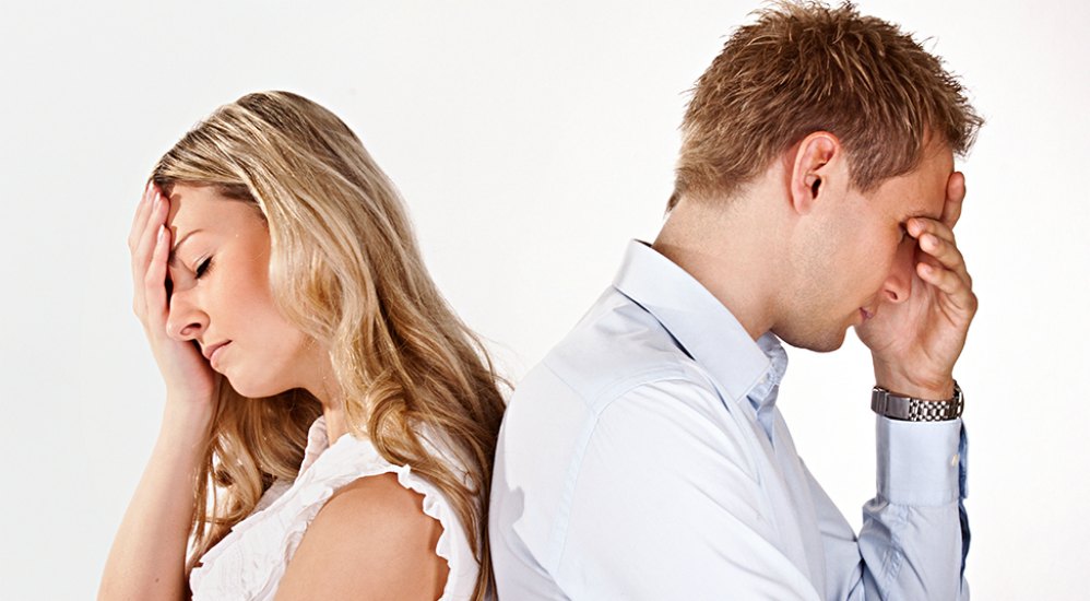 Casal estressado um com o outro