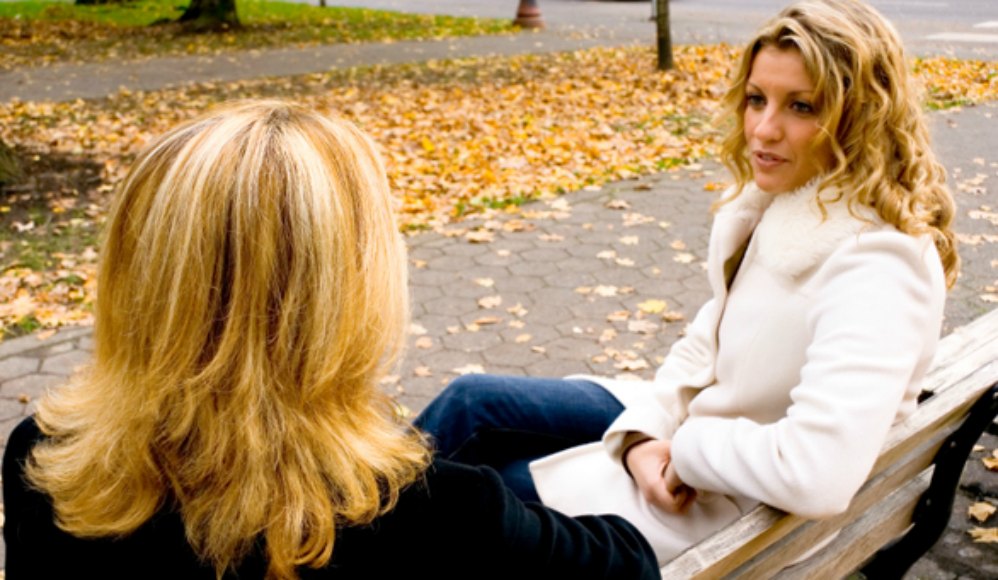 pazes (mulheres conversando)