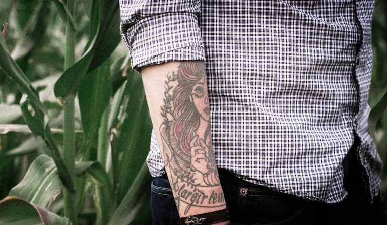 Os santos dos últimos dias podem usar tatuagens e piercings?