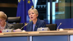 Líder das Mulheres Mórmons Fala na Conferência do Parlamento Europeu