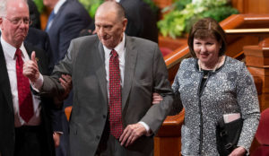 Filha do Presidente Thomas S. Monson diz que saúde debilitada não o impediu de servir à todo vapor