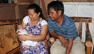Após perder filha única para o Tufão Haiyan, casal mórmon encontra a cura