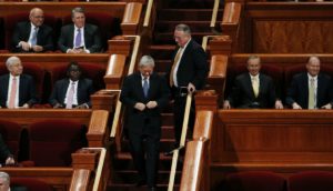Os membros da Igreja alegram-se com o chamado dos primeiros apóstolos asiático-americano e brasileiro