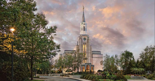 templo com árvores ao seu redor