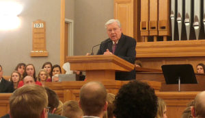 Pres. Ballard diz onde encontrar respostas para as perguntas da vida