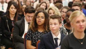 Presidente Nelson fala aos jovens em devocional em Roma