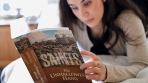 Segundo volume da série “Santos” está disponível em português