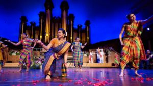 Católicos, judeus, muçulmanos e budistas reúnem-se no Tabernáculo da Praça do Templo de Salt Lake