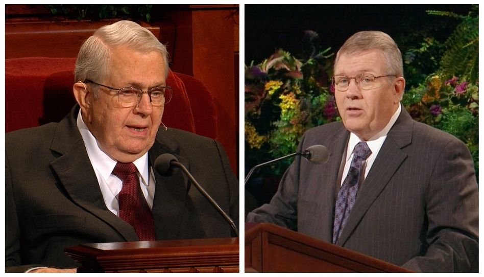 Presidente Boyd K. Packer e Élder Allan F. Packer, pai e filho, sorrindo juntos em uma fotografia oficial. Ambos discursaram na conferência geral em abril de 2009 e outubro de 2014.