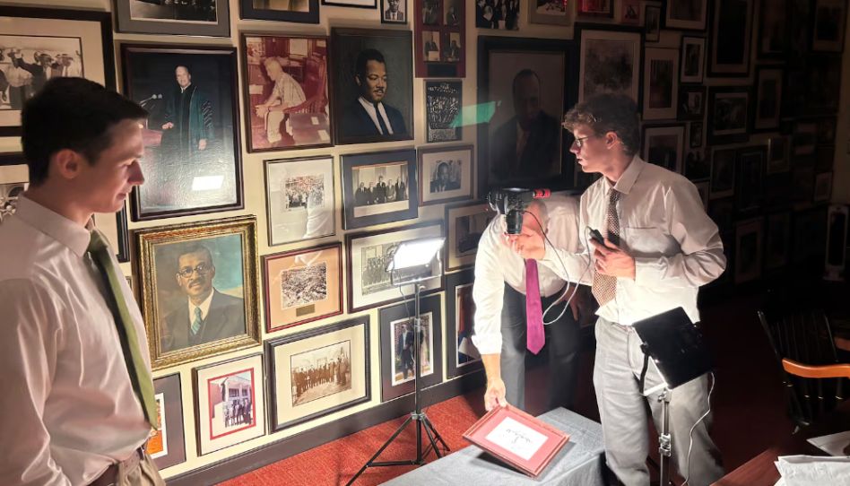 Missionários de serviço transformam centenas de fotos históricas em memória digital