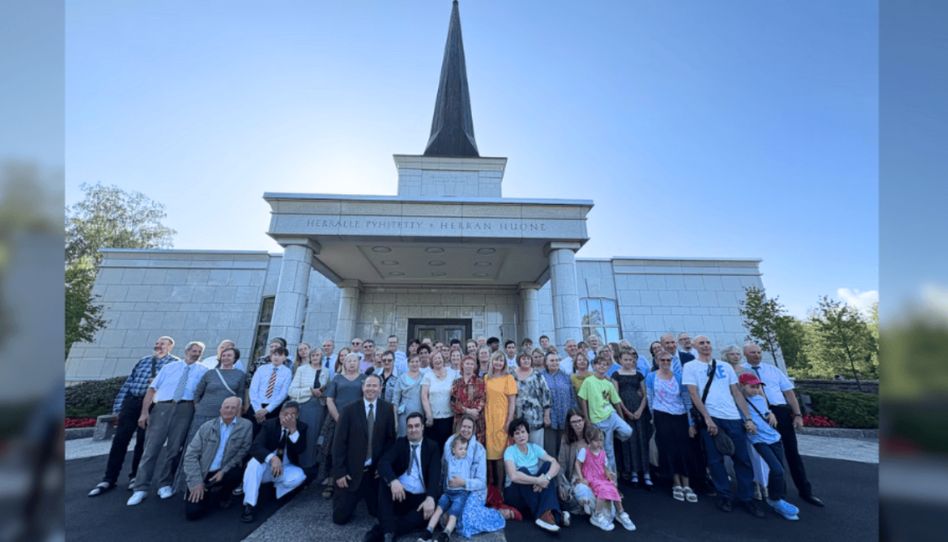 Santos dos Últimos Dias na Lituânia percorrem mais de 800 km para ir ao templo
