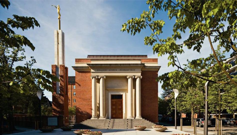 templos construídos em edifícios existentes