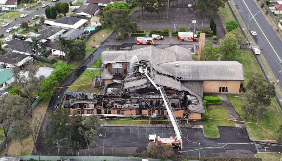 Capela d’A Igreja de Jesus Cristo fica em escombros após incêndio na Austrália