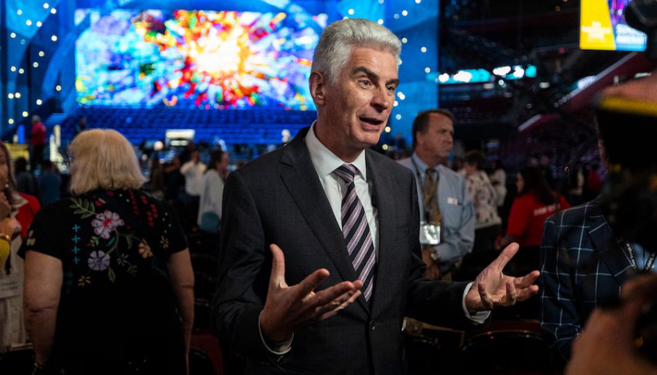 Élder Gérald Caussé durante uma apresentação do Coro do Tabernáculo em 2024.
