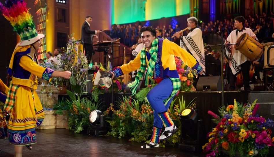 Pessoas dançando no Festival Luz de las Naciones