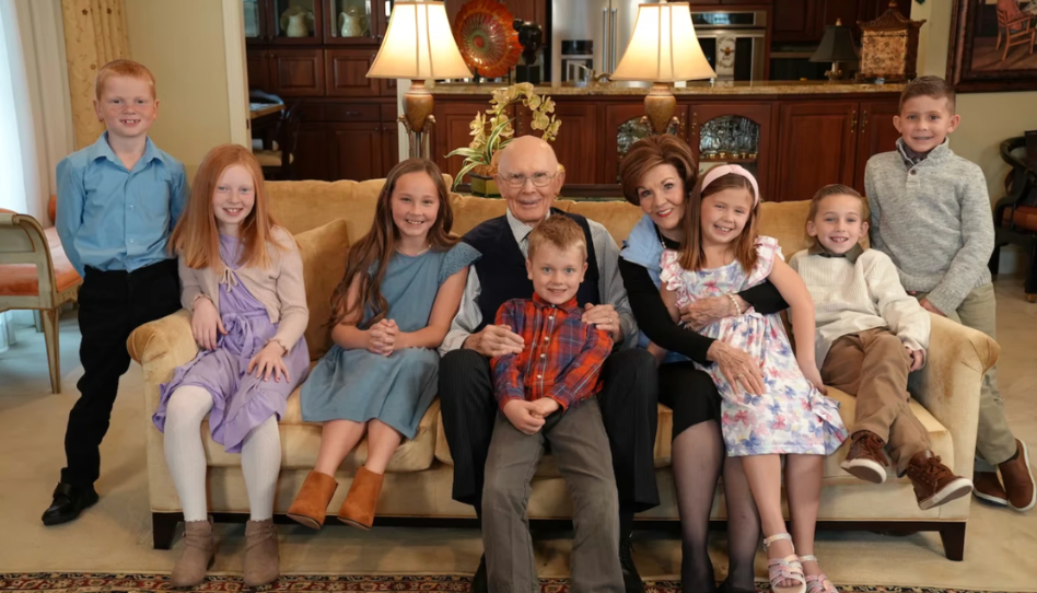 3 doces tradições que o Presidente Oaks tem com seus netos