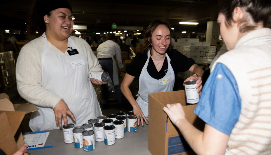 Missionários do CTM de Provo montam 500 mil refeições em projeto de serviço de Ação de Graças