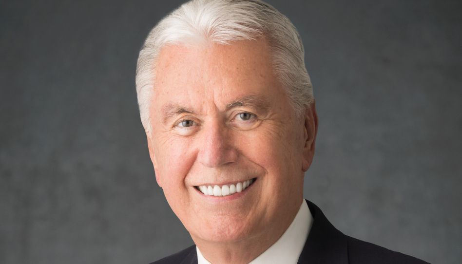Dieter F. Uchtdorf é apoiado como presidente do Quórum dos Doze