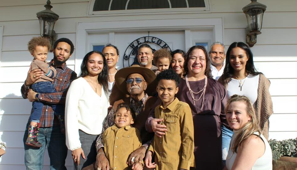 Élder Rasband no RootsTech 2026 unindo gerações.