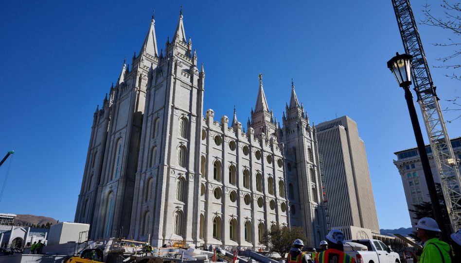 Exterior do Templo de Salt Lake sem adaimes após 5 anos de reformas.