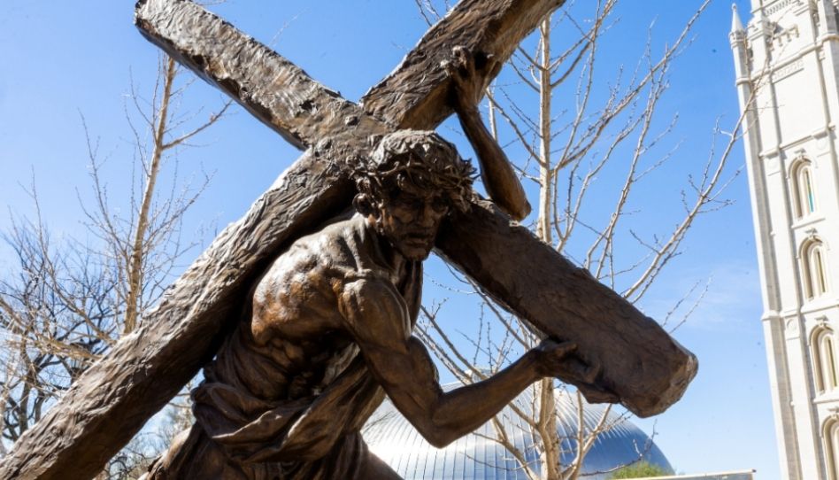 Estátuas de Jesus na Praça do Templo