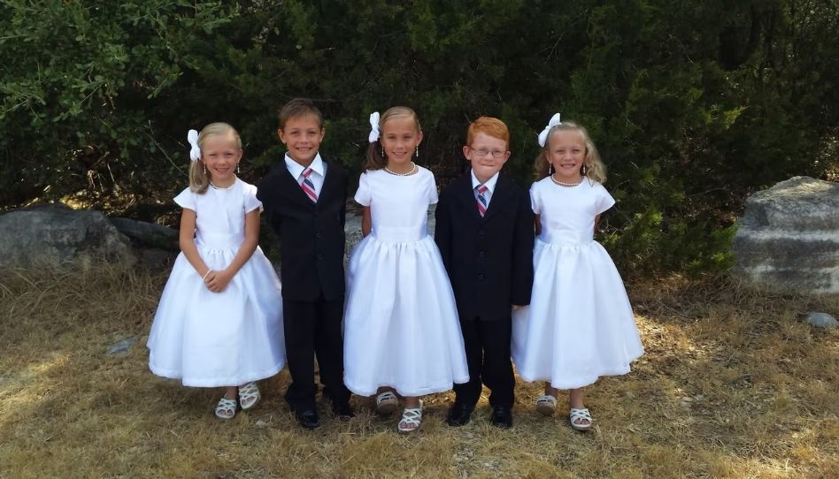 quintúplos servem missão