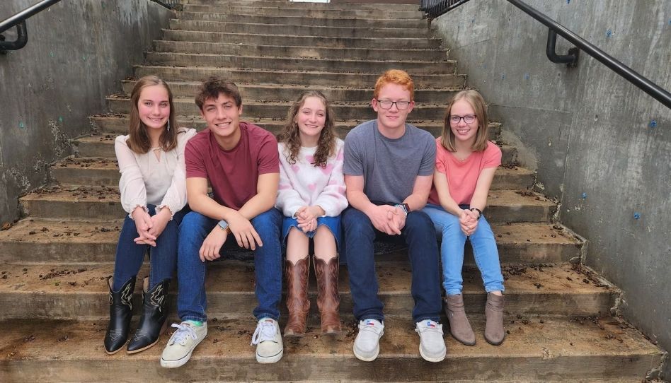 História de quintúplos que hoje servem missão ao mesmo tempo