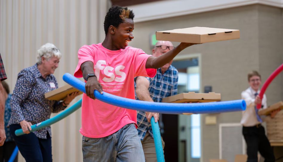 Força dos Seniores: jovens organizam conferência para idosos da estaca