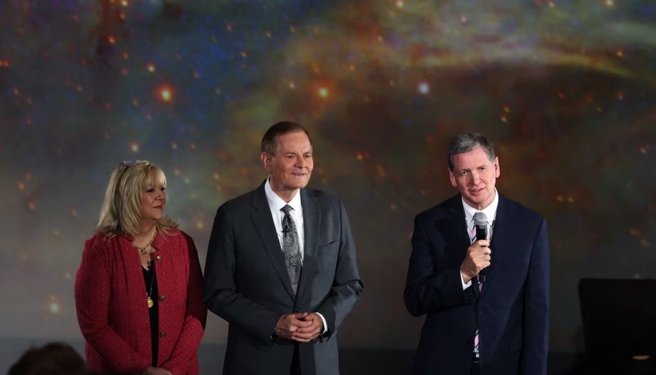 Em devocional mundial, Élder e irmã Stevenson usam exploração espacial para falar sobre conversão a Jesus Cristo