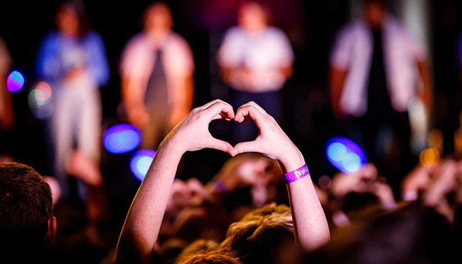 Igreja anuncia devocionais, shows e caminhadas de fé para os Jovens
