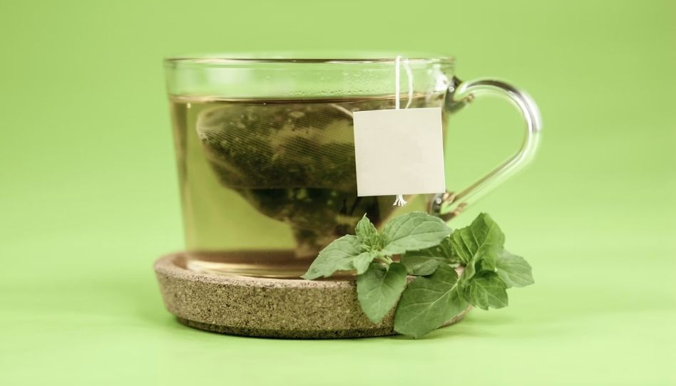 Foto de uma xícara com chá verde mencionado na Palavra de Sabedoria