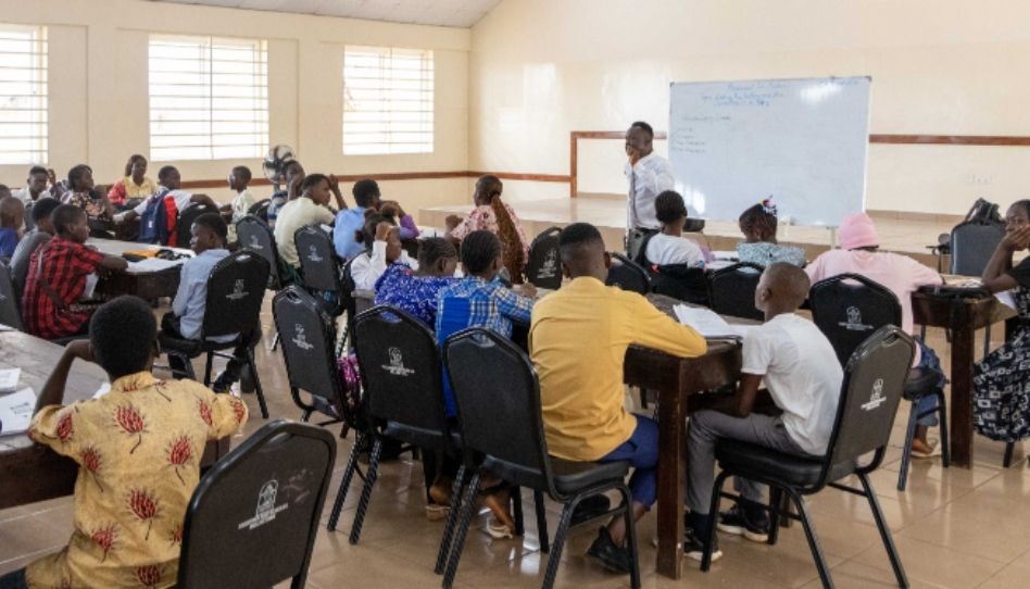 ‘Eles só precisam da oportunidade’: educação da Igreja transforma vidas na África Ocidental