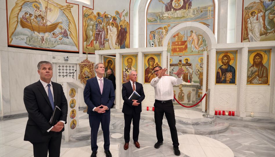 Liderança da St. Nicholas Greek Orthodox Church e National Shrine conduz o Élder Ulisses Soares e líderes da Igreja em uma visita guiada, em Nova York.