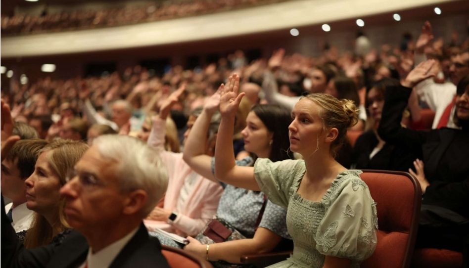 Recorde de retenção e queda entre as jovens: os dois lados do mesmo relatório da BYU