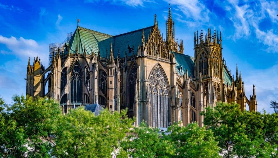 Santos dos Últimos Dias participam de encontro inter-religioso durante visita do Papa Leão XIV à França