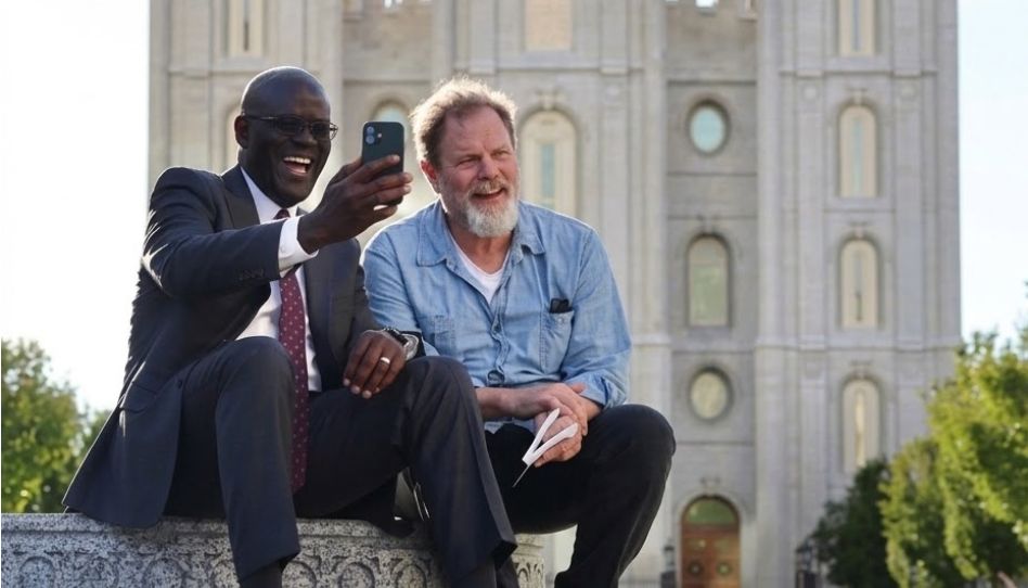 Ator Rainn Wilson visita o Coro do Tabernáculo em Salt Lake